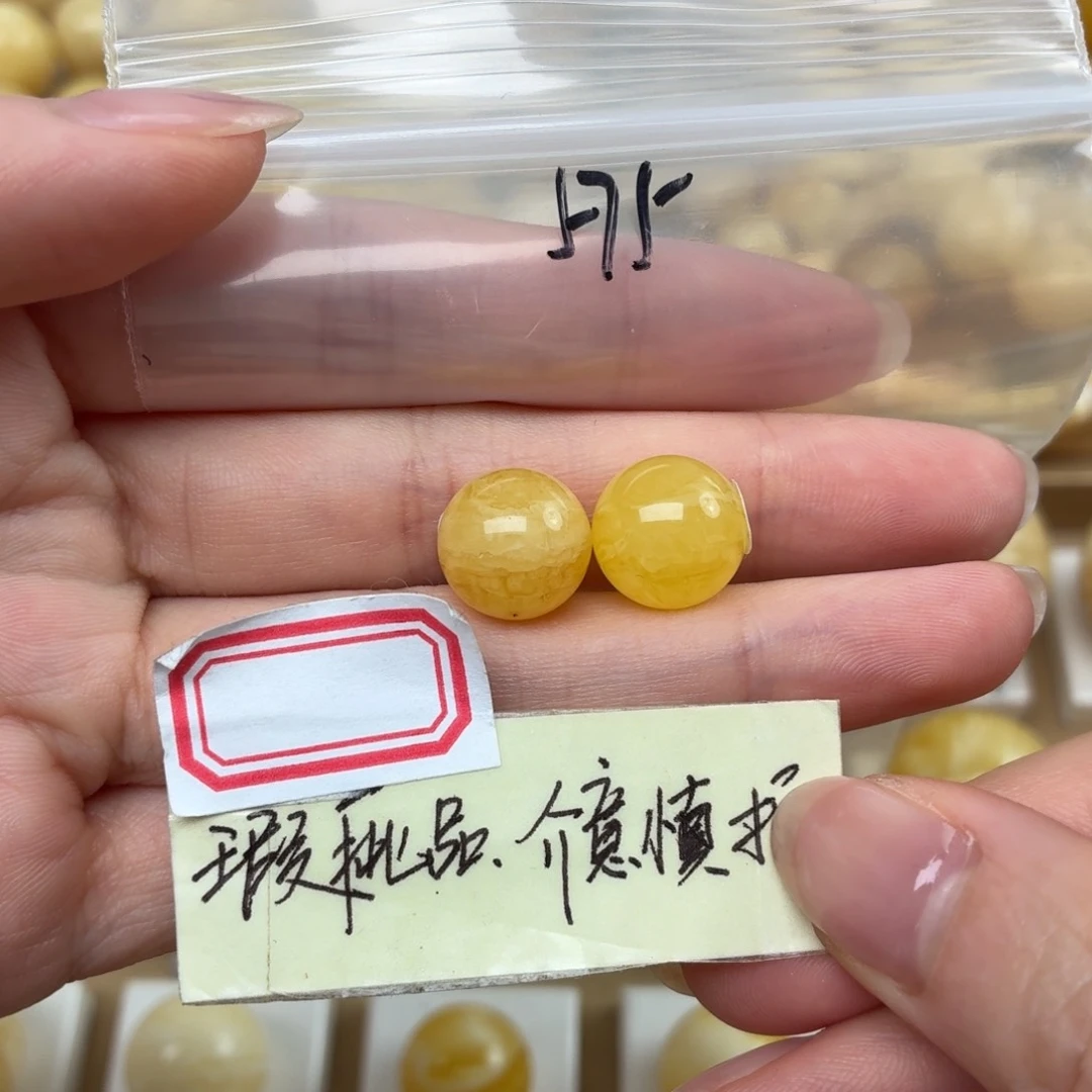 寒***沫未镶嵌蜜蜡裸石大瑕