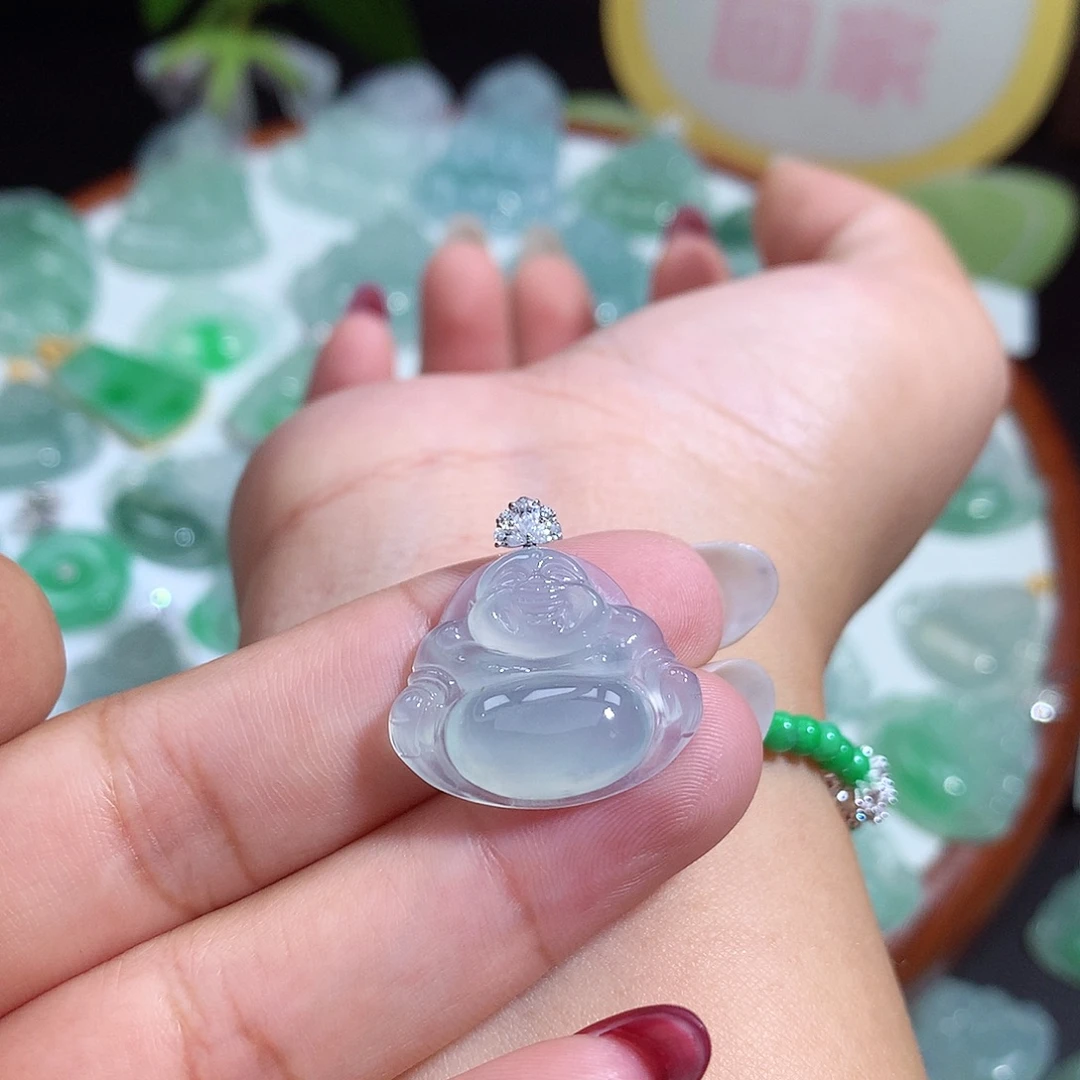 翡翠未镶嵌颈饰佛公