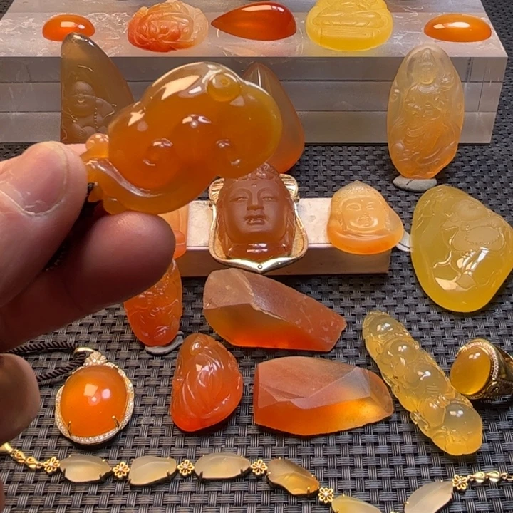 红***板石英质玉未镶嵌旦面