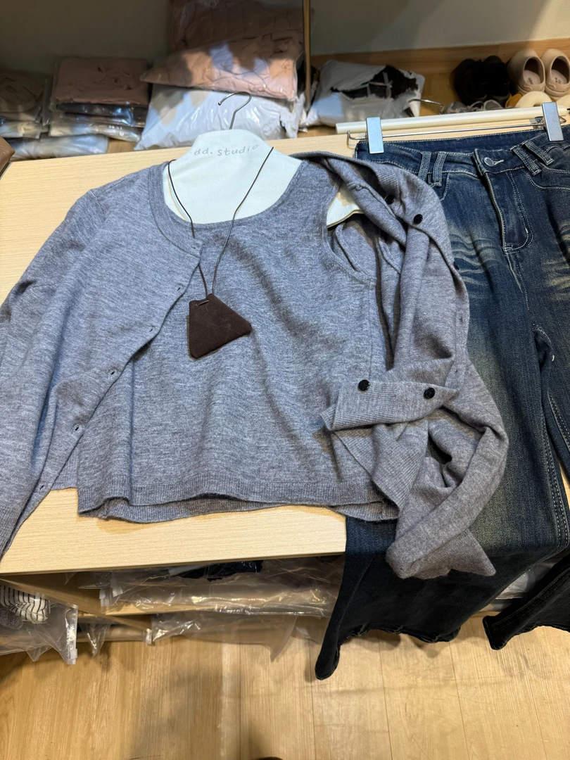 【dd】真两件圆领软糯开衫修身显瘦背心套装