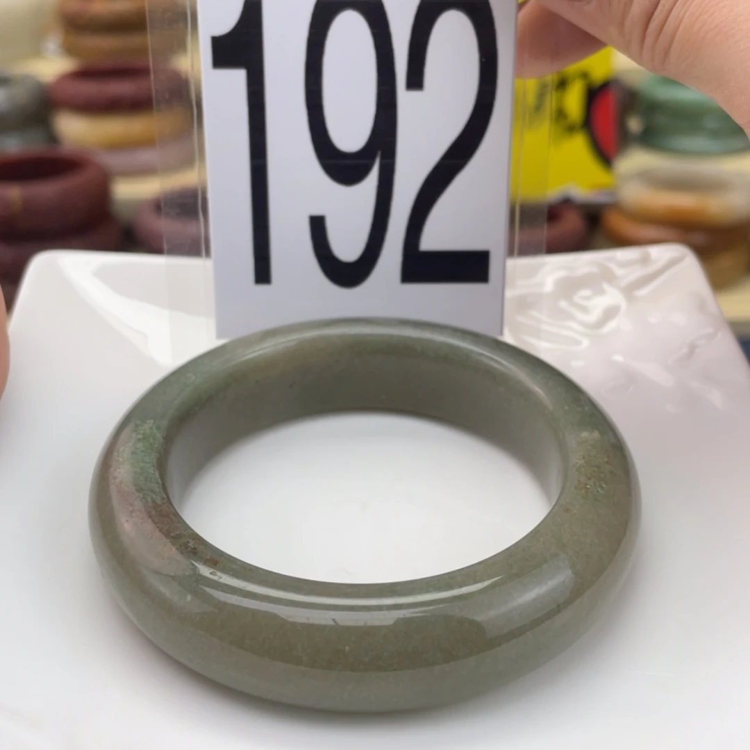 【闪购商品】石英质玉手镯未镶嵌