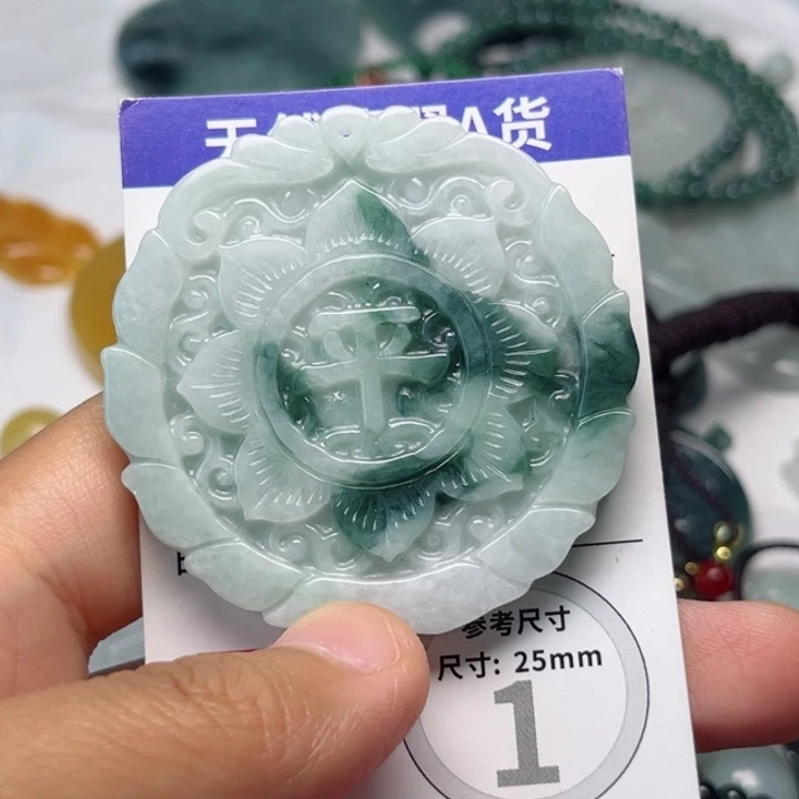 翡翠未镶嵌颈饰挂件