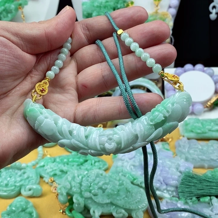 翡翠颈饰未镶嵌翡翠吊坠挂件