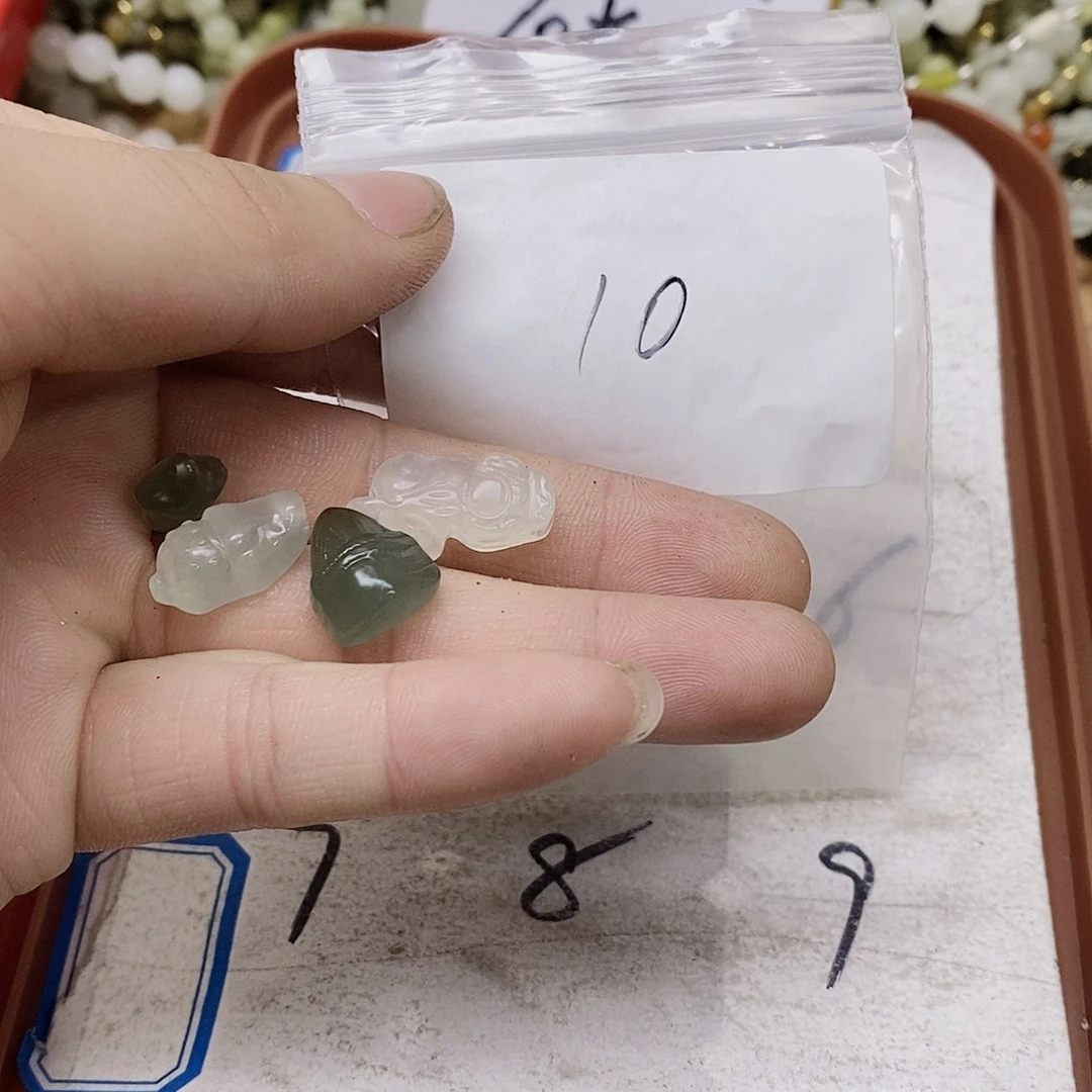 蛇纹石玉未镶嵌吊坠(不含链)花**?10