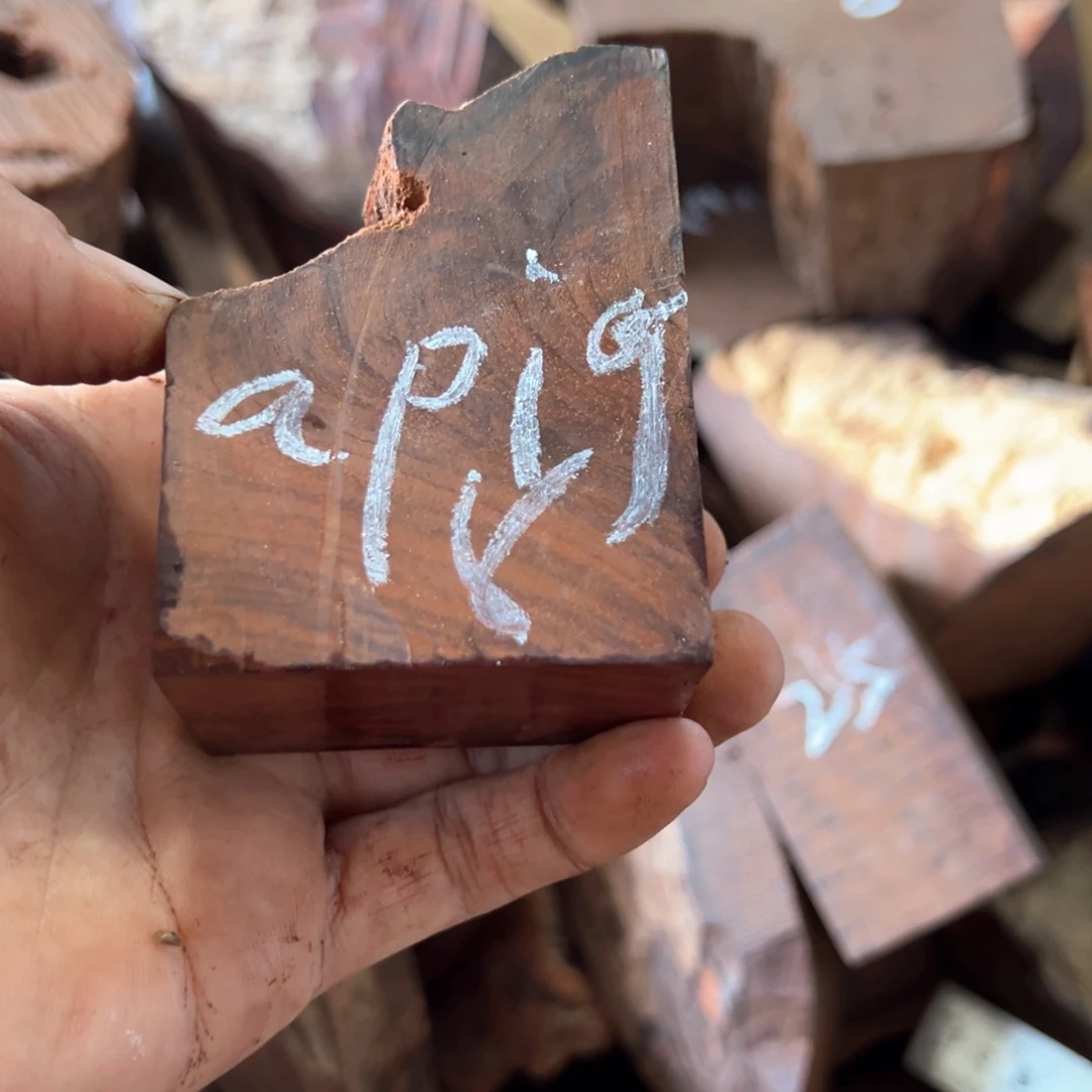 交趾黄檀（大红酸枝）a****y