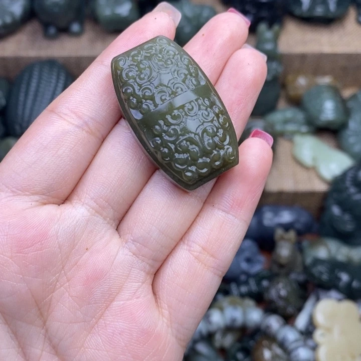 颈饰未镶嵌和田玉（糖玉）
