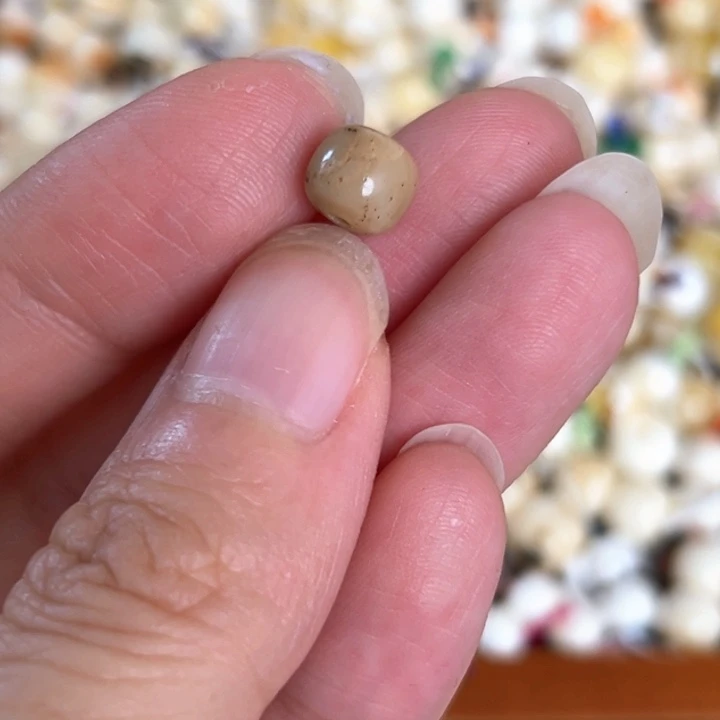 未镶嵌蜜蜡裸石7.5mm一个