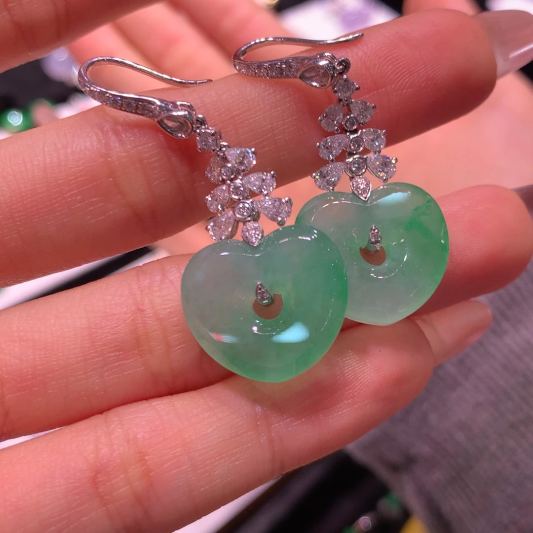 18K金镶嵌翡翠耳饰