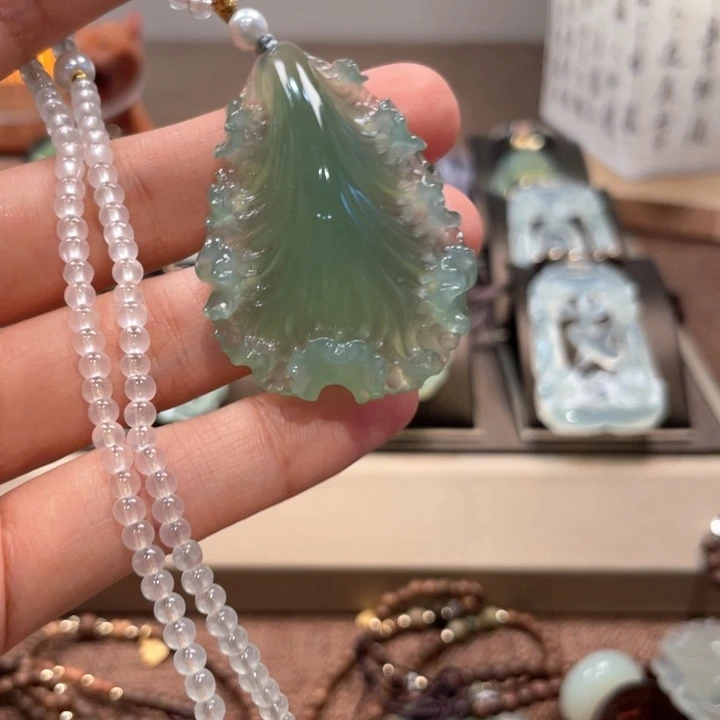 蛇纹石玉未镶嵌颈饰