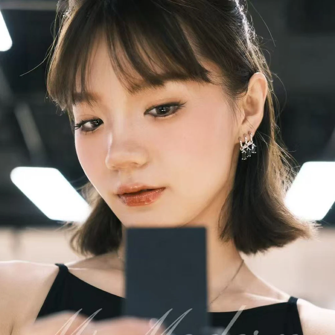 合金锆石耳饰 三抓钻耳饰，超酷炫、百搭。