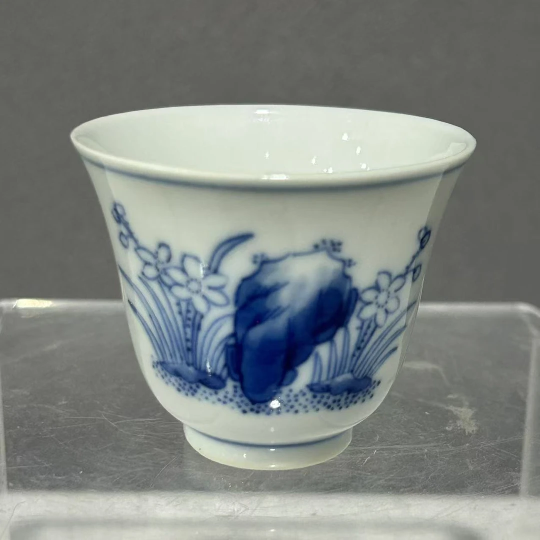 A0905266 清晚期 青花山石花卉纹杯（口径约5.5  高4.7）