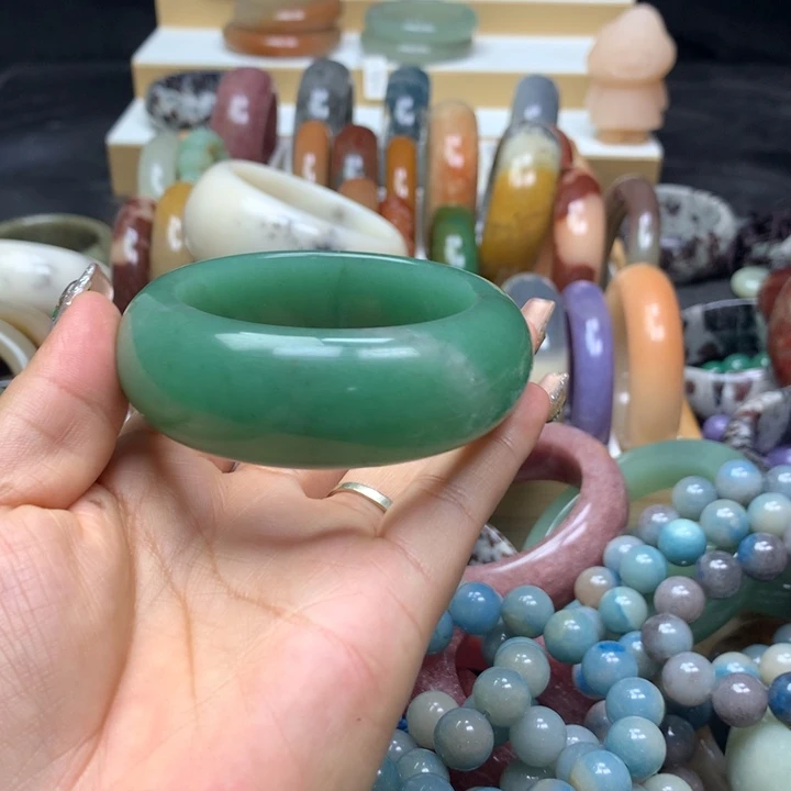 未镶嵌手镯石英质玉莹