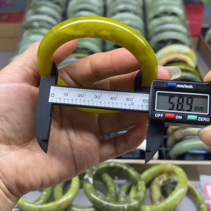 蛇纹石玉未镶嵌手镯116