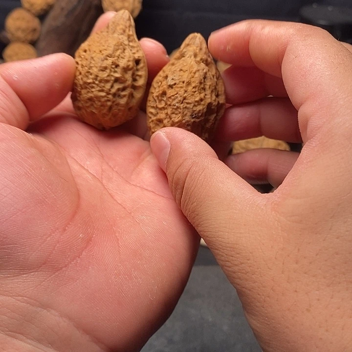 文玩核桃吊坠云南铁核桃1