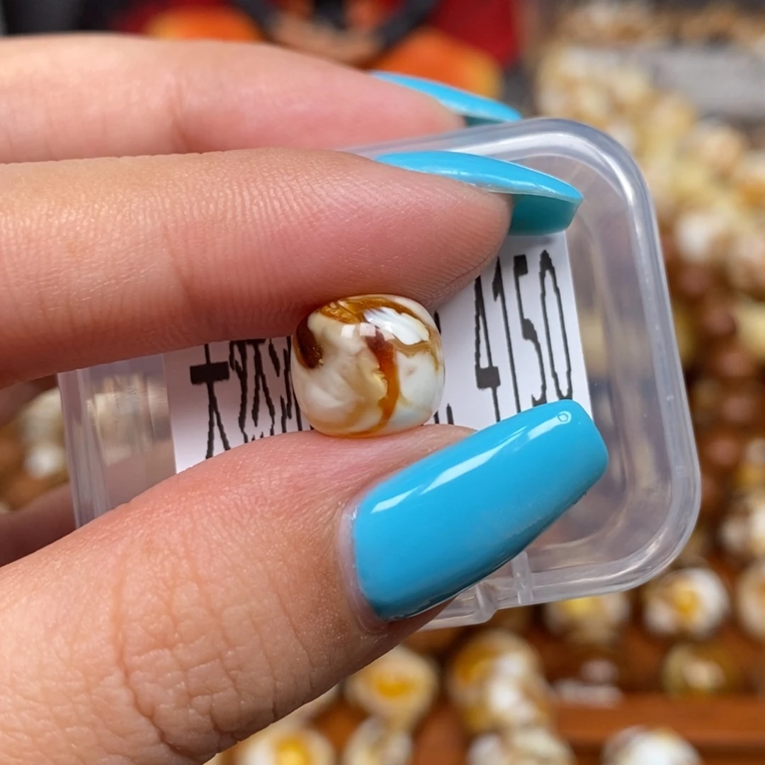 蜜蜡未镶嵌珠宝奇石4150