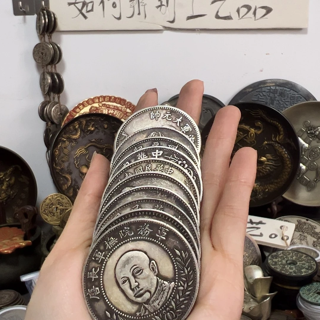 金属复古工艺品人物
