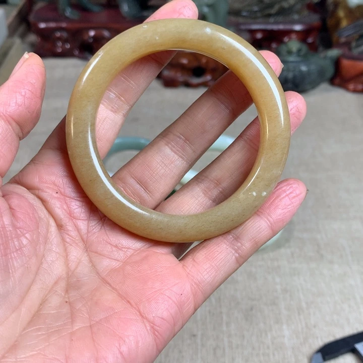 和田玉（糖玉）未镶嵌手镯