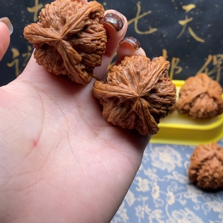 ****.文玩核桃吊坠白狮子