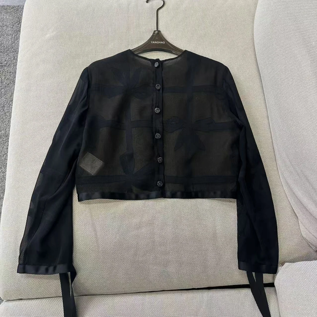 慕溢-25早春黑色提花蝴蝶结短款透衬衣