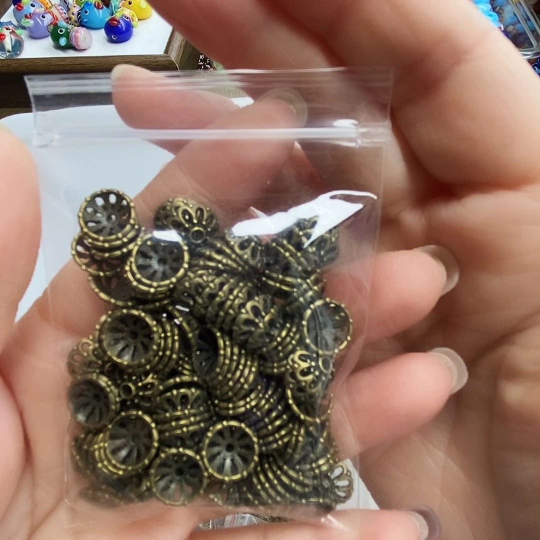 琉璃颈饰花拖10元一包