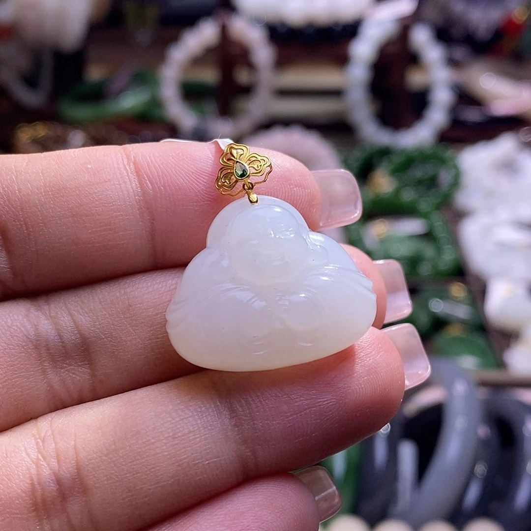 颈饰未镶嵌和田玉收藏级新疆羊脂白玉老矿料金镶抱抱佛吊坠