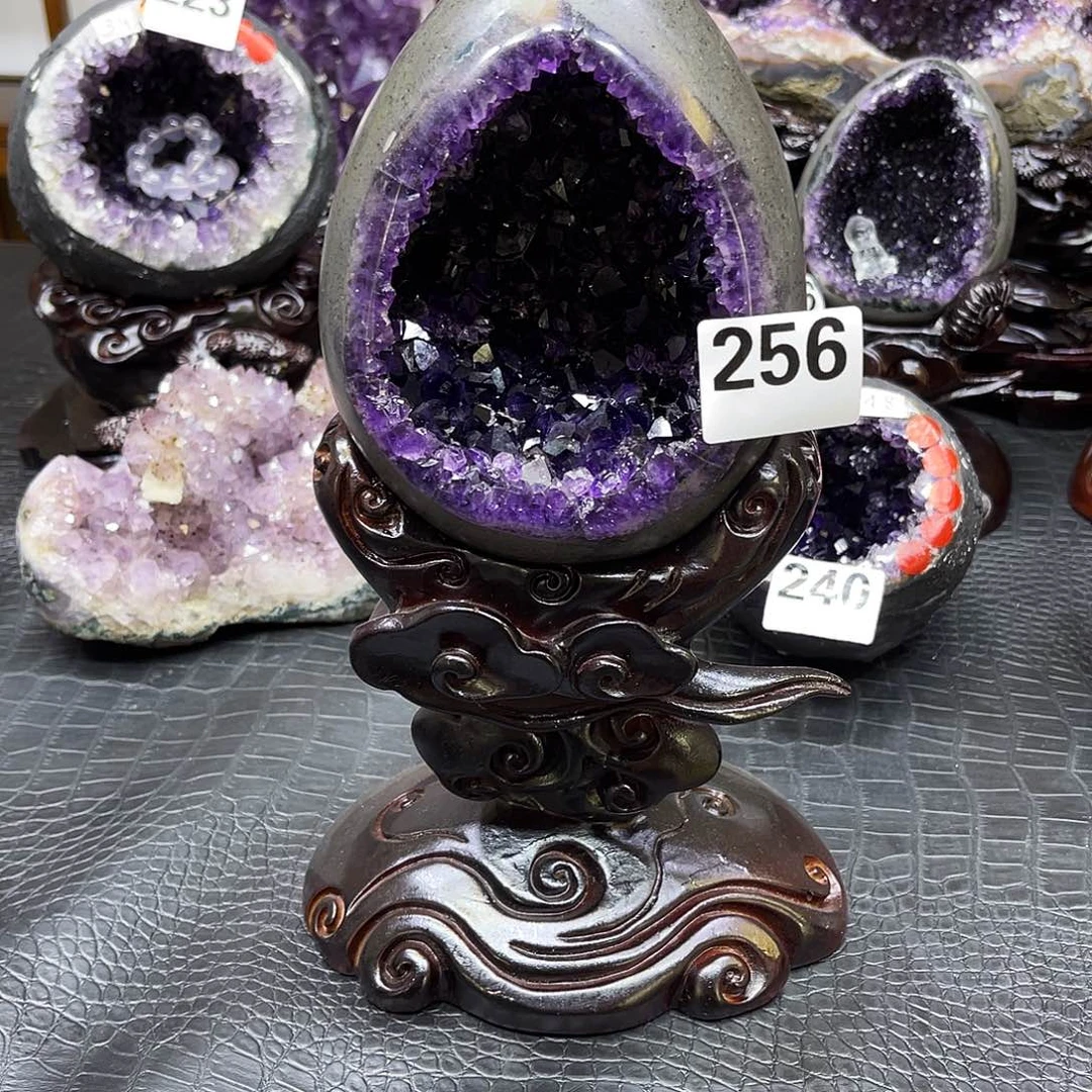 乔***希未镶嵌紫晶大型摆件（非配饰）