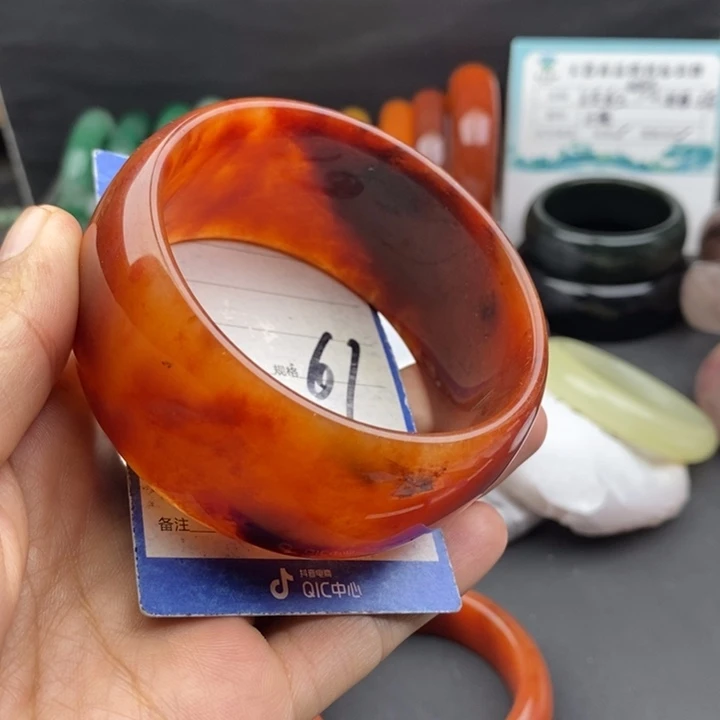 未镶嵌手镯石英质玉