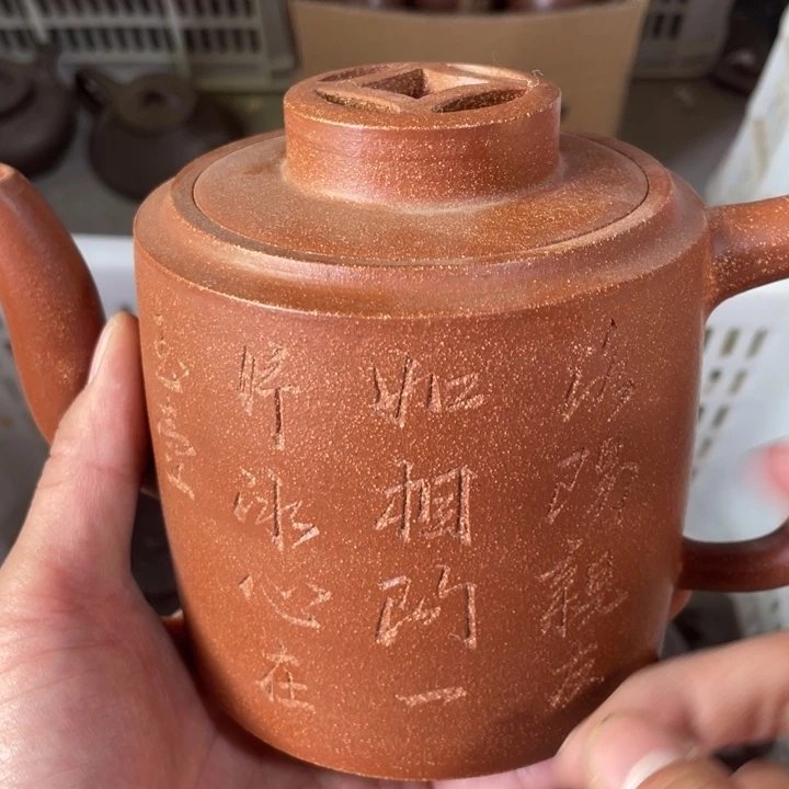 老厂紫砂壶一件。