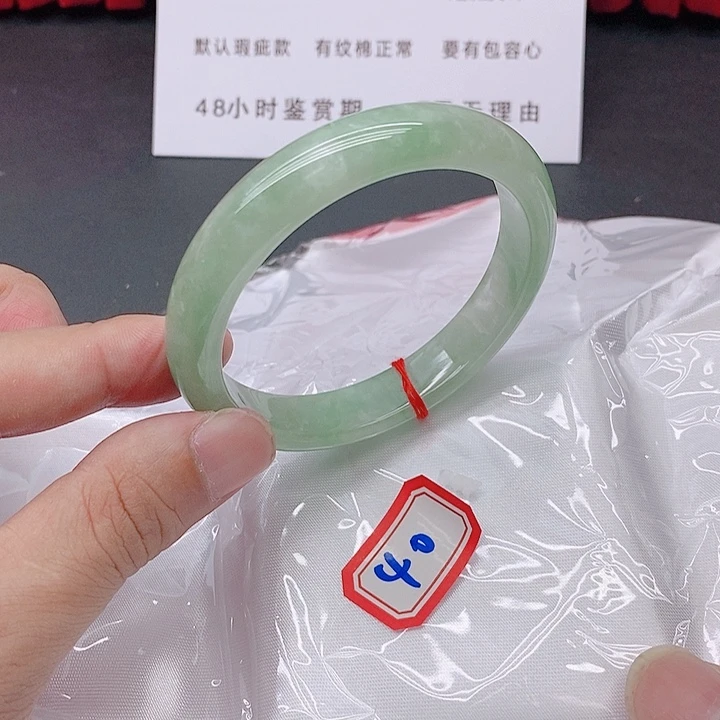 翡翠手镯未镶嵌400000/60