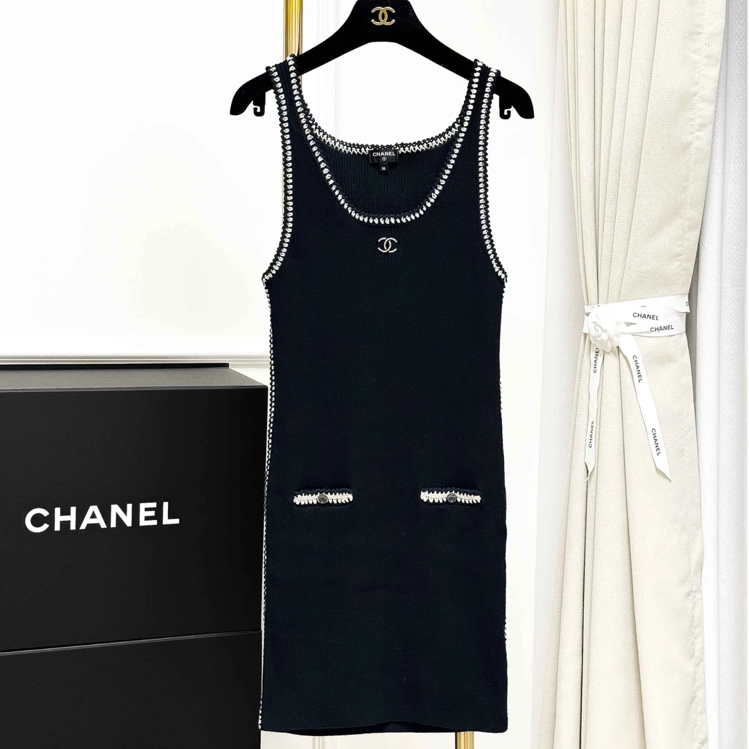 99新 Chanel/香奈儿 36码22C黑色白边双C logo针织无袖背心裙