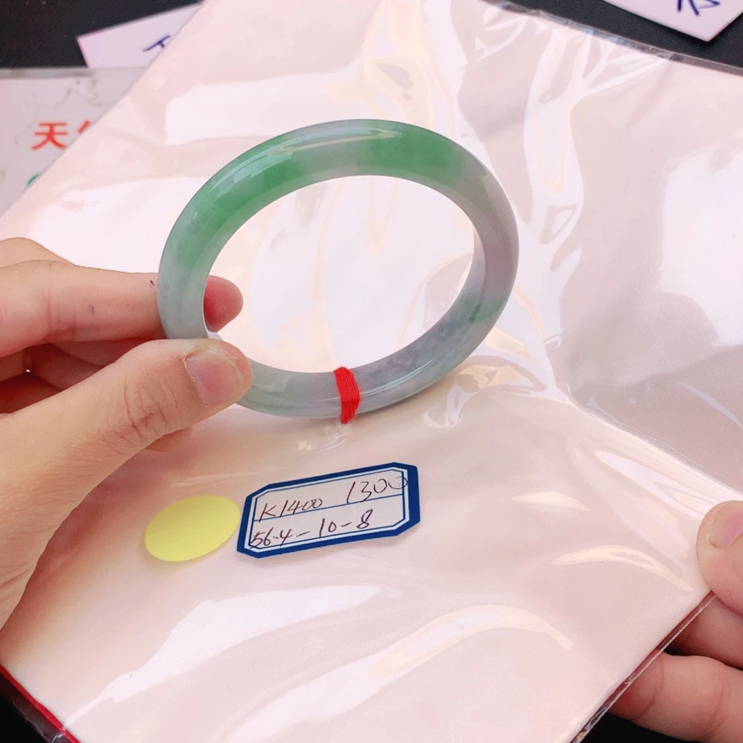 翡翠手镯未镶嵌翡翠