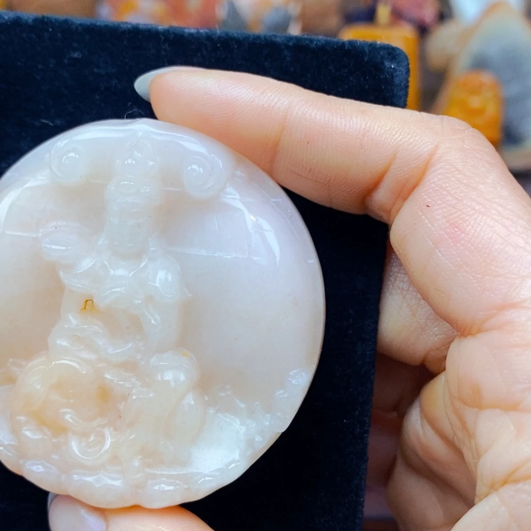 未镶嵌石英质玉（黄龙玉）颈饰