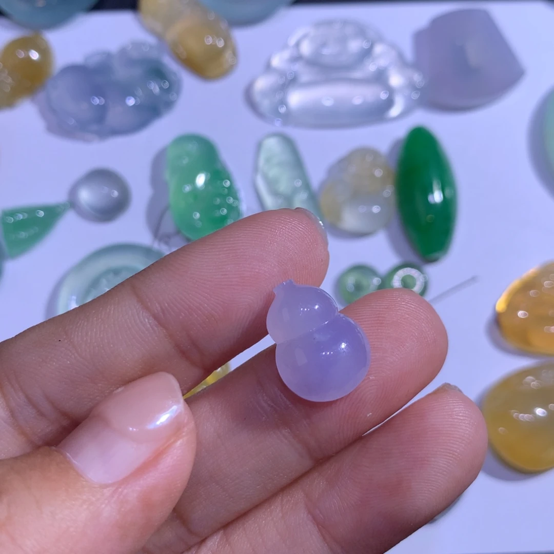 翡翠未镶嵌颈饰葫芦