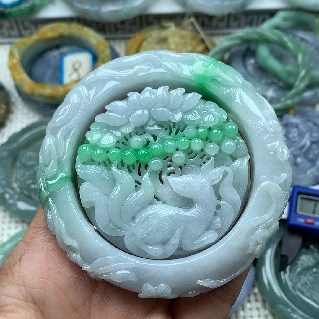 翡翠手镯未镶嵌复古风格