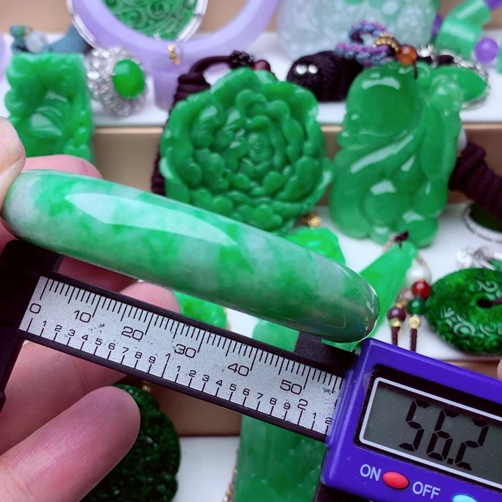 未镶嵌手镯翡翠……．