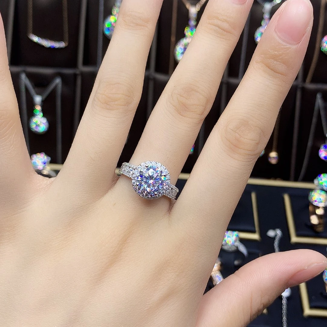 戒指/指环18K金镶嵌合成碳硅石（莫桑石）C****生