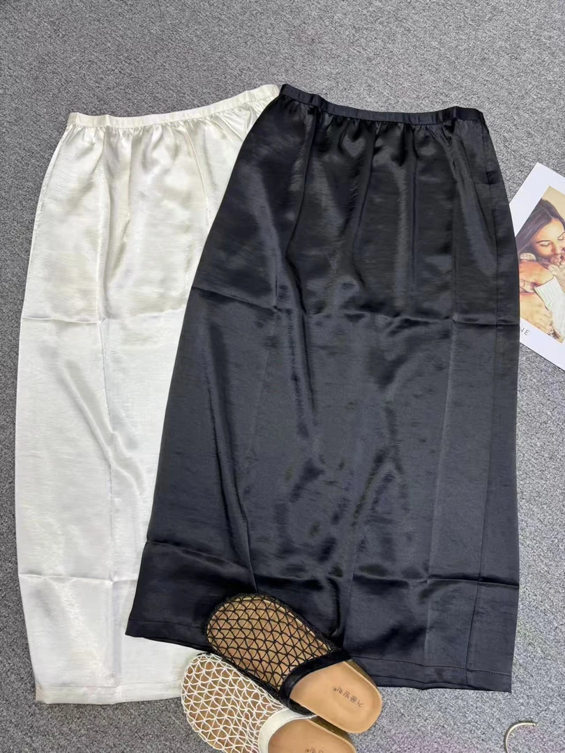 25898醋酸质感亮面半身裙