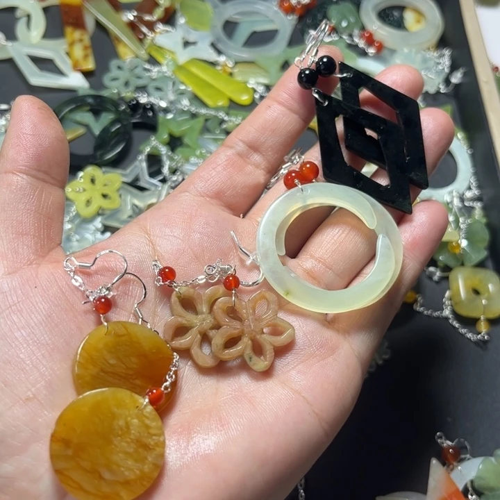 蛇纹石玉合金耳饰