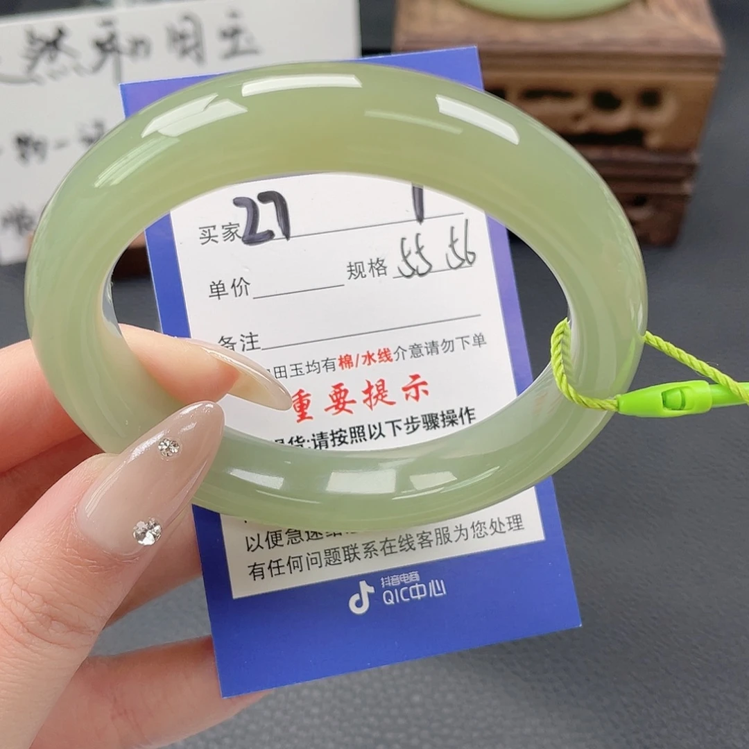 和田玉未镶嵌手镯