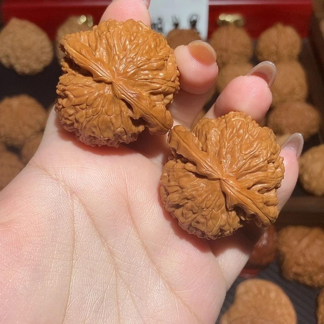 文玩核桃吊坠白狮子42