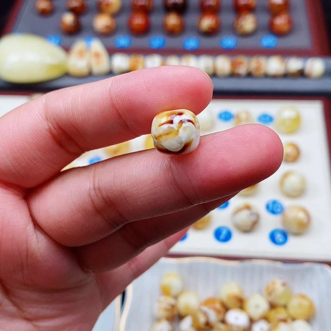 雅***G裸石琥珀未镶嵌蜜蜡