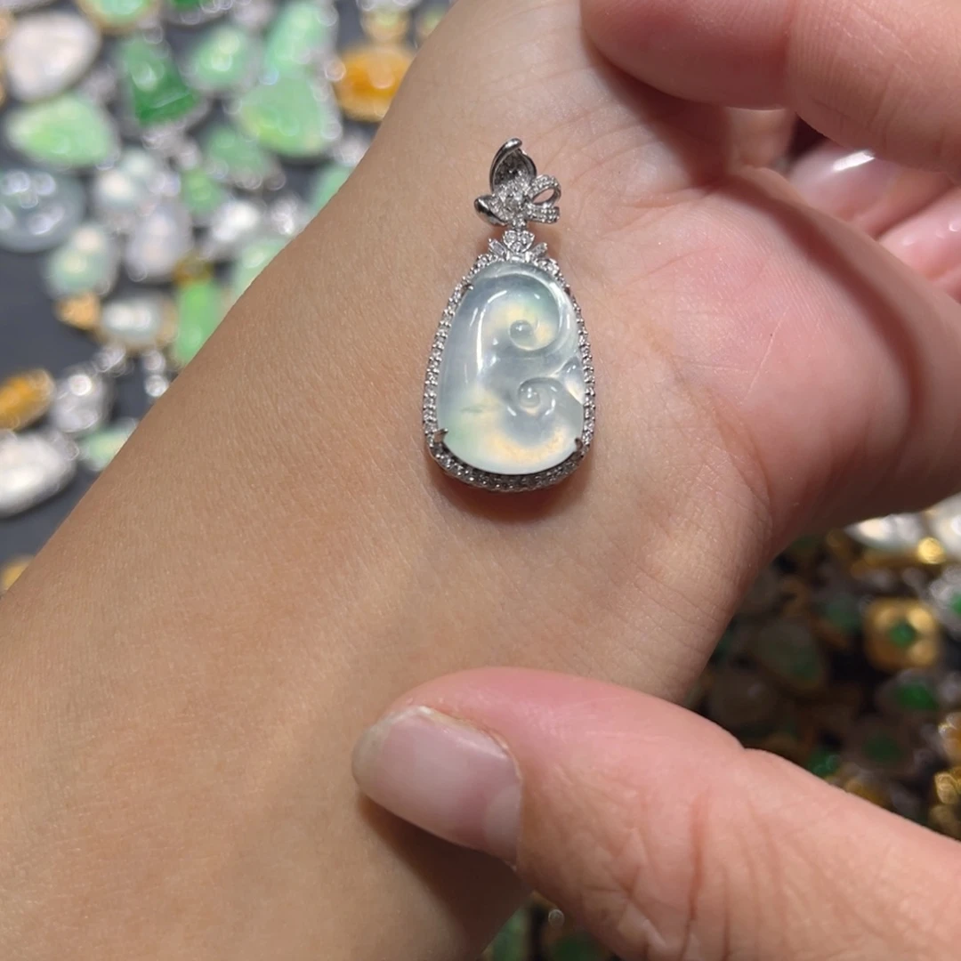 翡翠颈饰18K金镶嵌列****吗吊坠