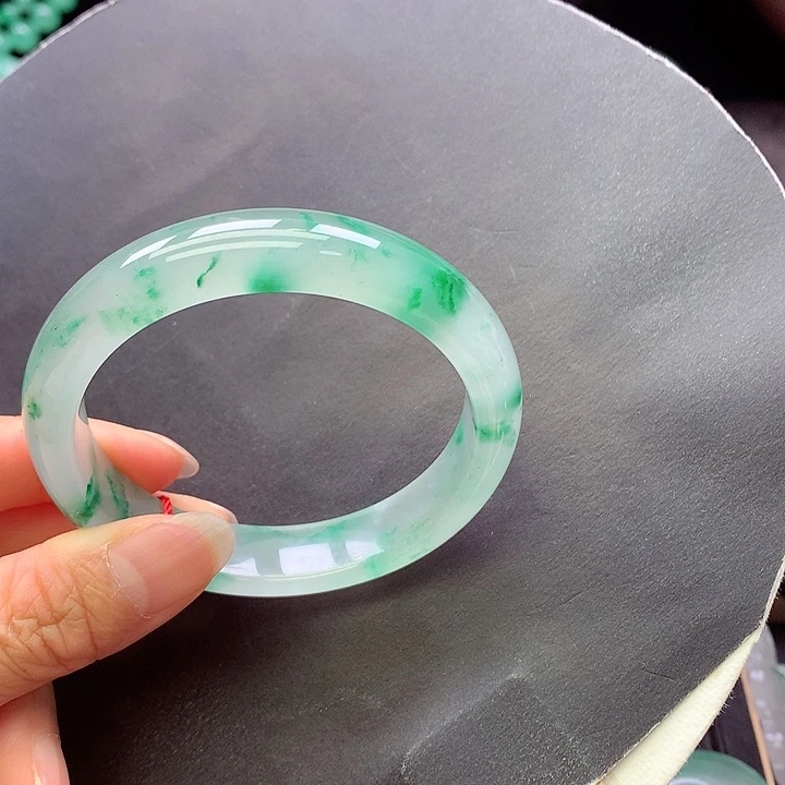 未镶嵌手镯石英质玉