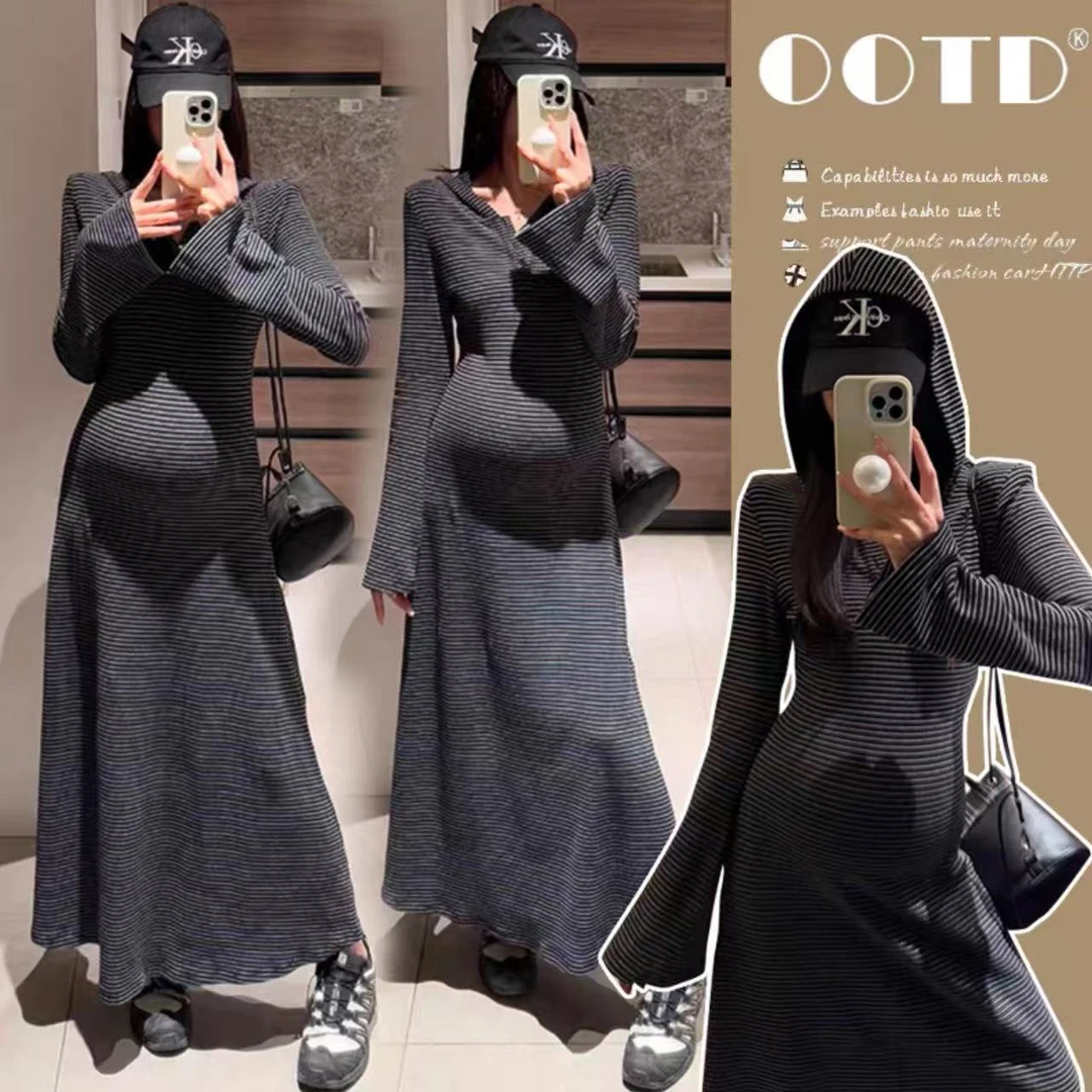 孕妇秋装连衣裙女2025新款时尚打底长裙春秋韩版显瘦针织连帽裙子