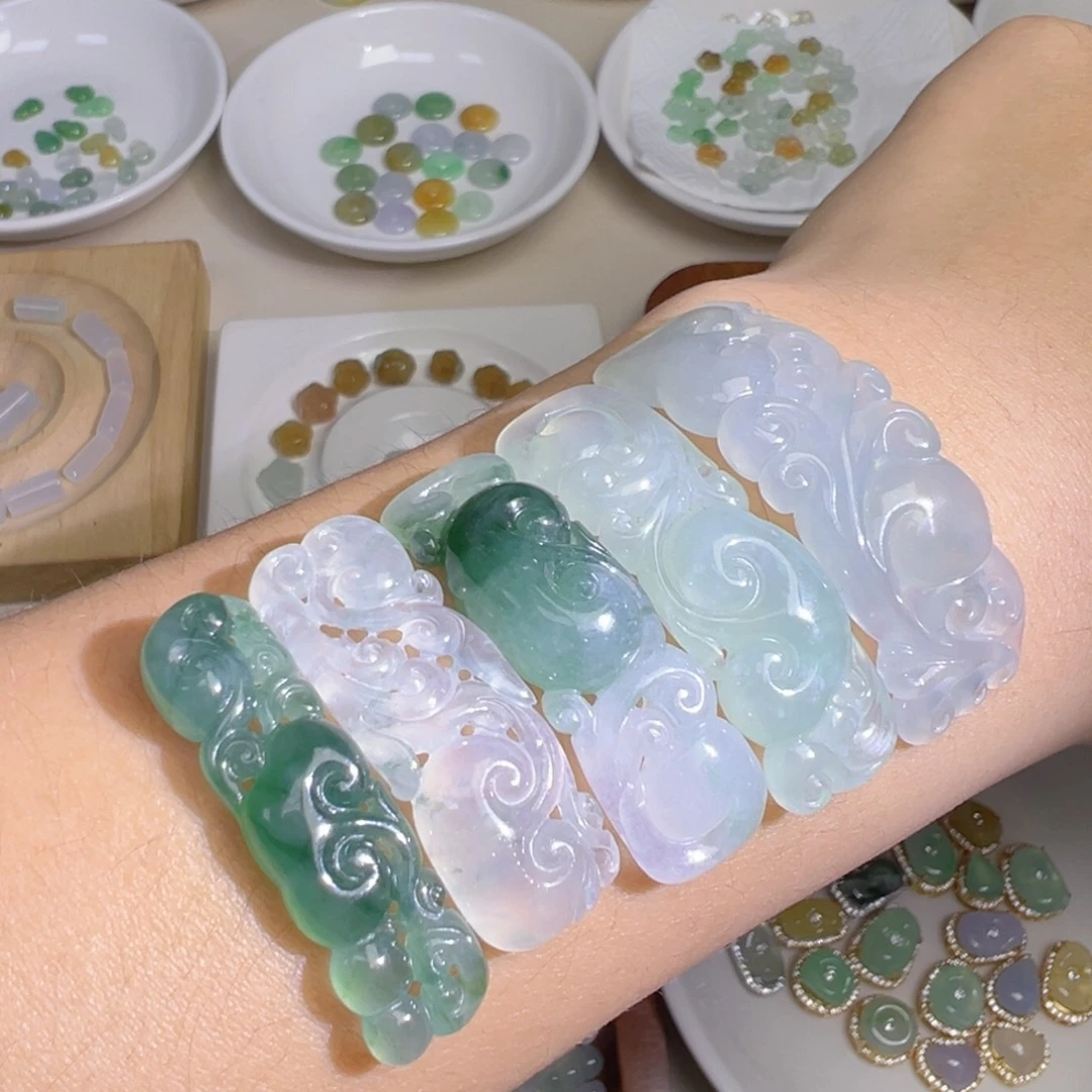 翡翠散珠如意手牌