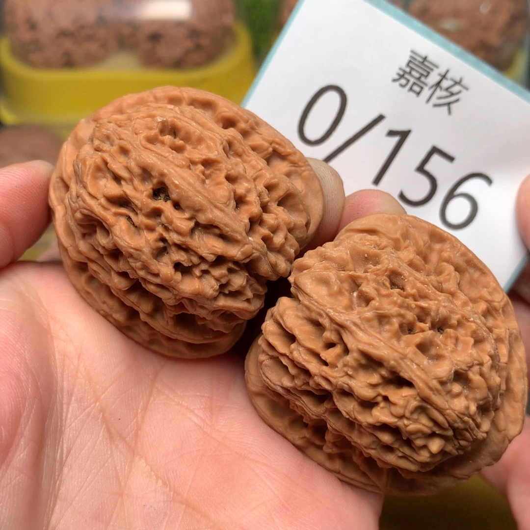 文玩核桃把件红皮炮弹南疆石40