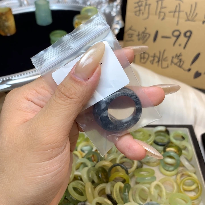东***九合金蛇纹石玉戒指