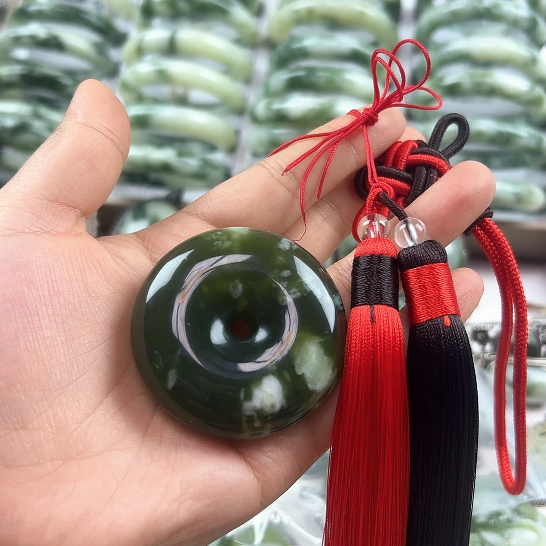 小***儿未镶嵌蛇纹石玉颈饰