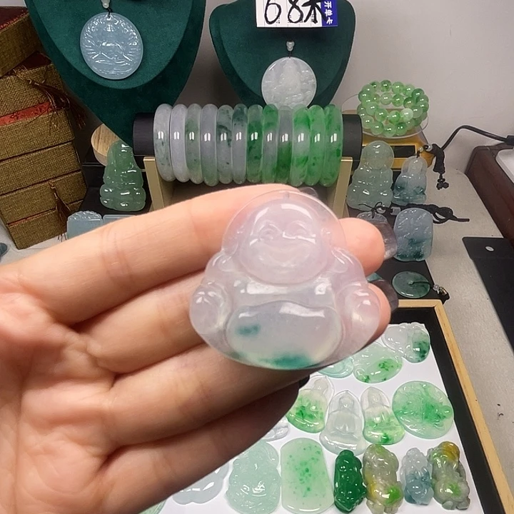 翡翠未镶嵌颈饰佛公