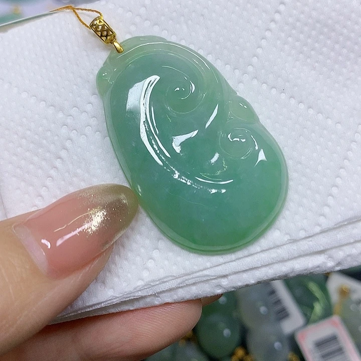 翡翠未镶嵌颈饰挂件